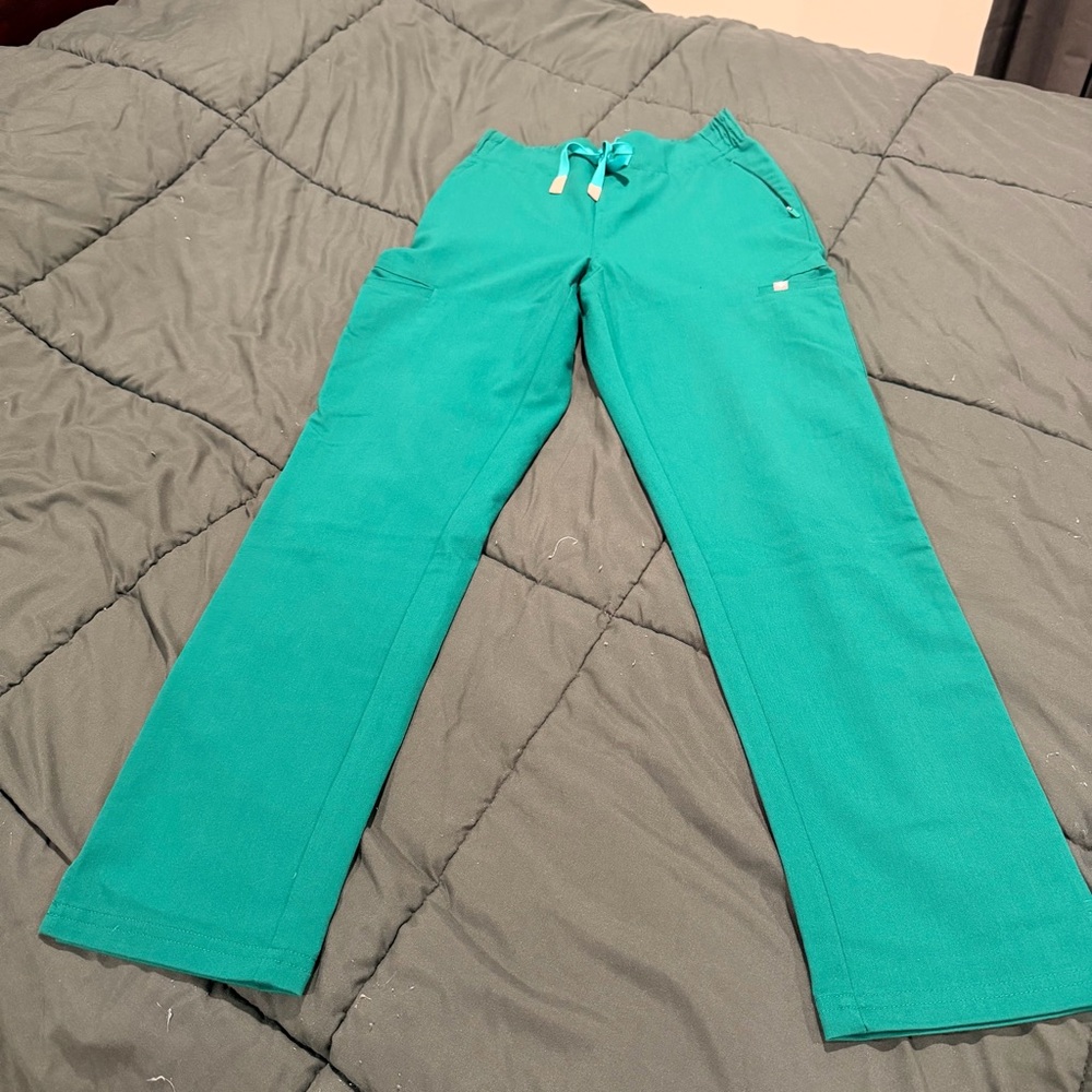 Figs Technical Collection Scrub Pants in Green
